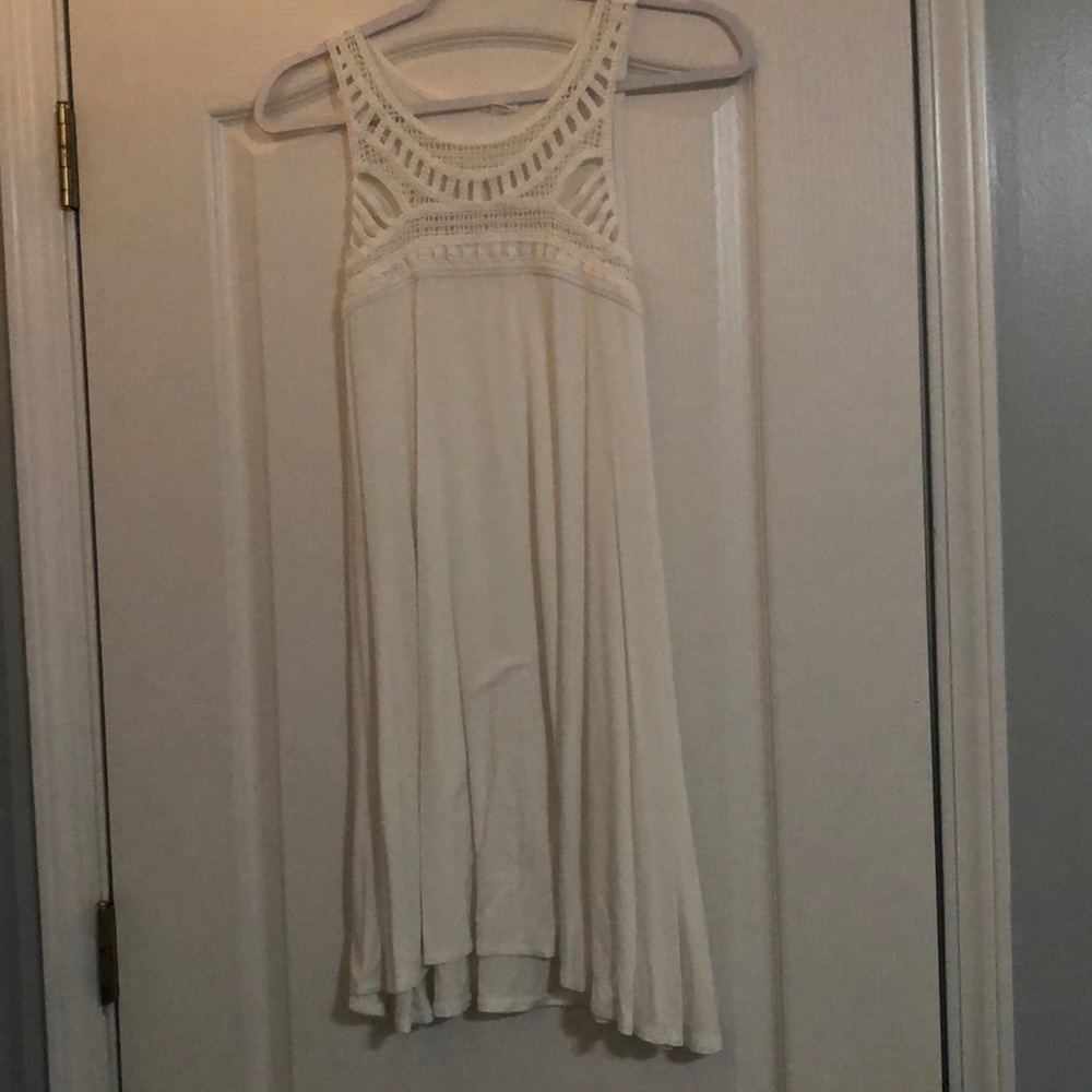 White loose dress